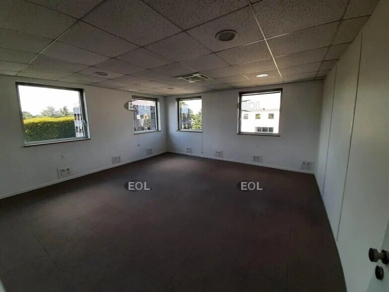 Office in Chevilly-Larue for lease - Interior Photo - Image 2 of 12