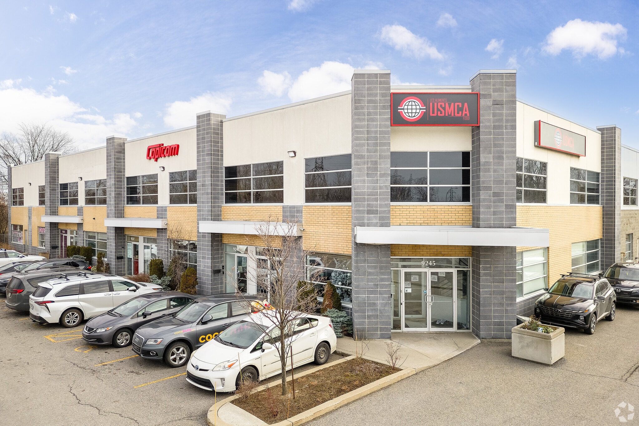 9233-9245 Rue Thimens, Montréal, QC for lease Primary Photo- Image 1 of 18