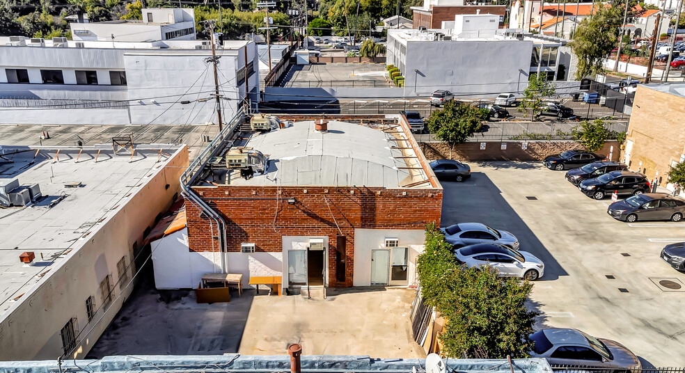 14526 Haynes St, Van Nuys, CA for lease - Building Photo - Image 2 of 4