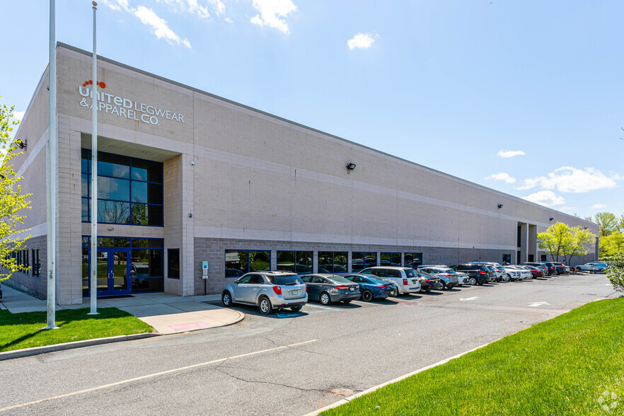 117 Sunfield Ave, Edison, NJ for lease - Building Photo - Image 1 of 8