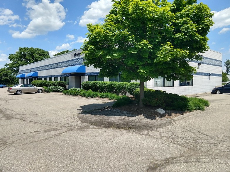 4177 Varsity Dr, Ann Arbor, MI for lease - Building Photo - Image 1 of 8