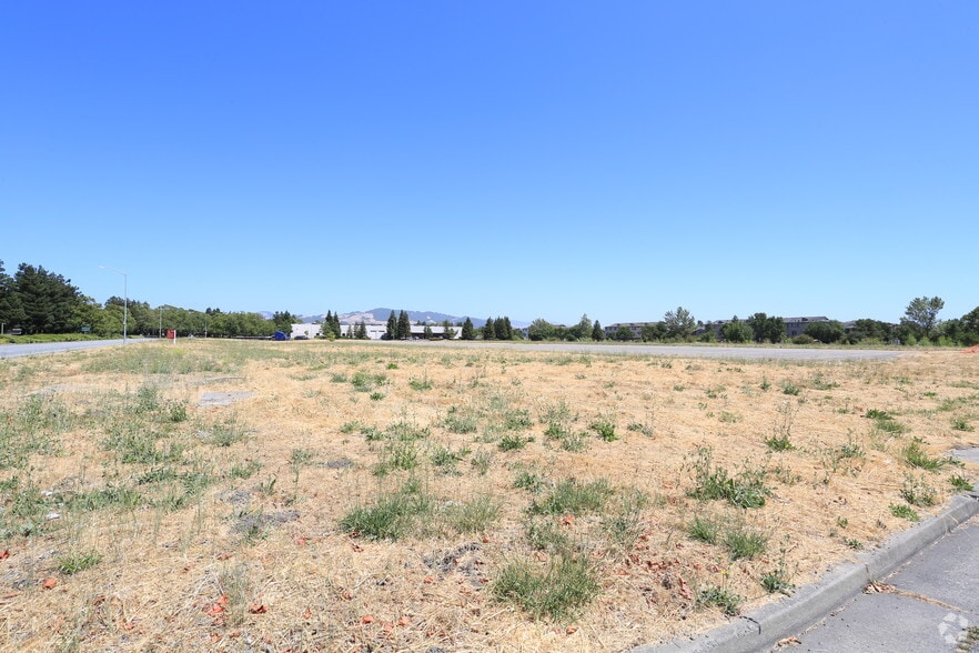 Santa Rosa Industrial Parcels for Sale portfolio of 2 properties for sale on LoopNet.com - Primary Photo - Image 1 of 3