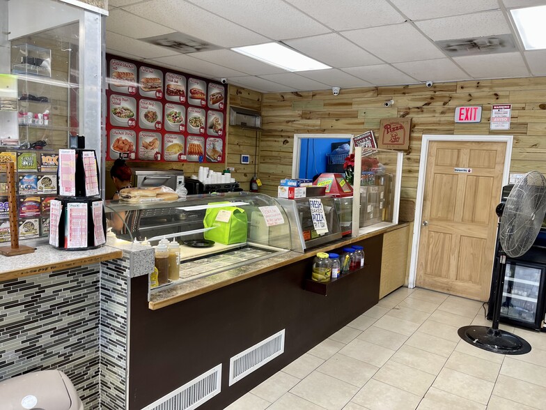 5725 Pembroke Rd, Hollywood, FL for sale - Interior Photo - Image 2 of 6