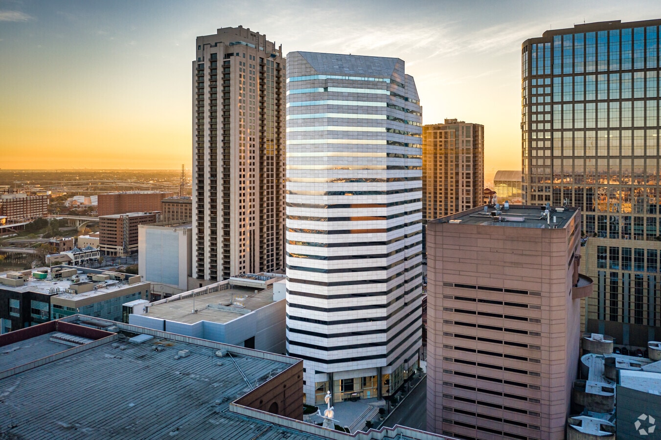 440 Louisiana St, Houston, TX 77002 Lyric Tower