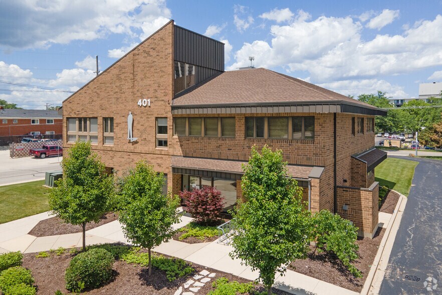 401 S Carlton St, Wheaton, IL for sale - Primary Photo - Image 1 of 1