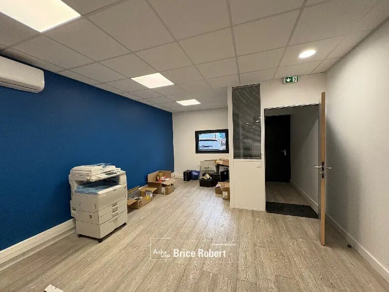 Flex in Vaulx-Milieu for sale - Interior Photo - Image 2 of 7