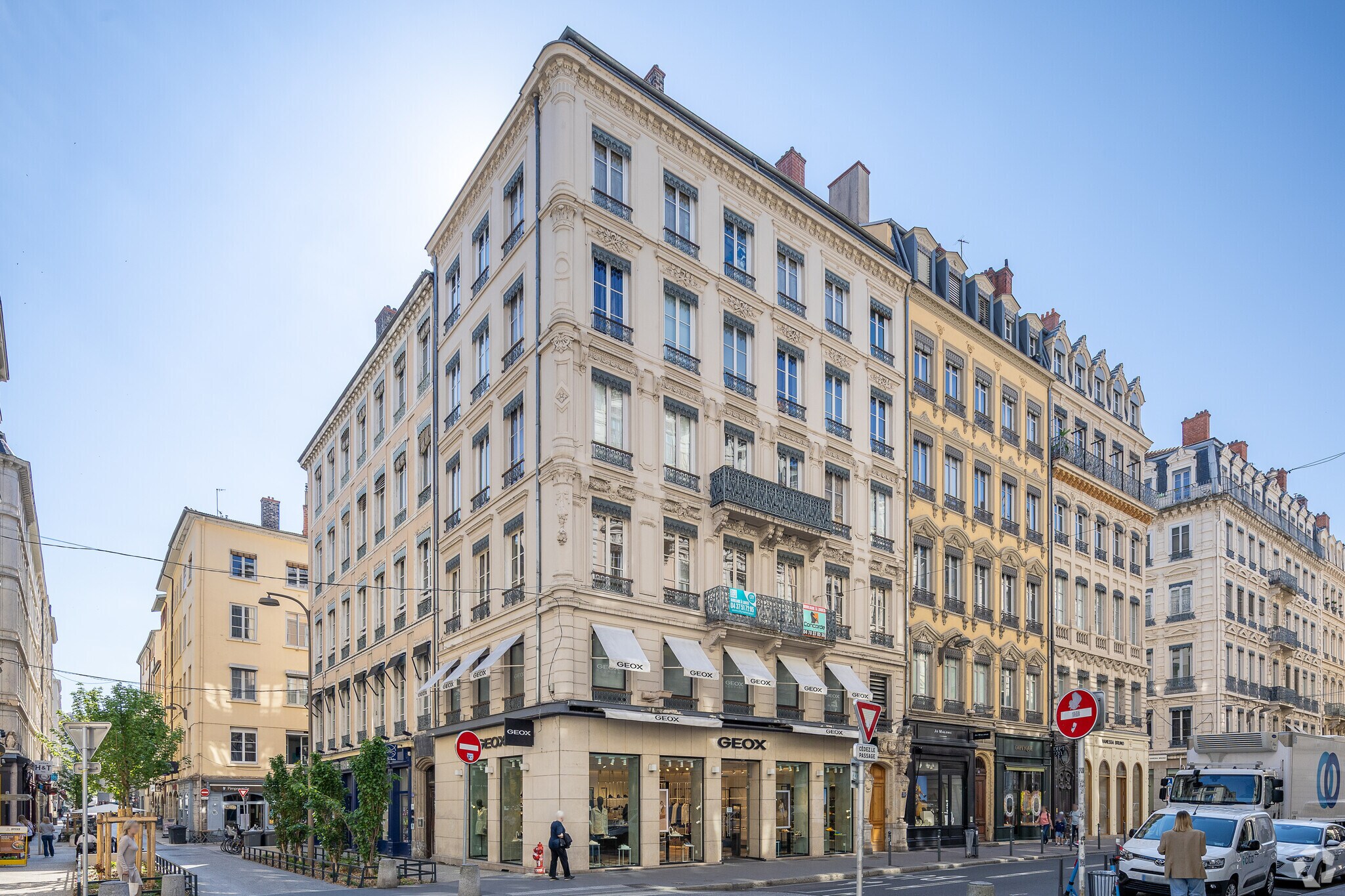 Office in Lyon for lease Primary Photo- Image 1 of 4