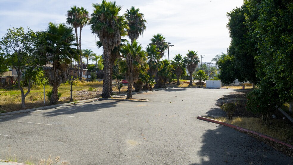 1565 N Santa Fe Ave, Vista, CA for sale - Building Photo - Image 2 of 14