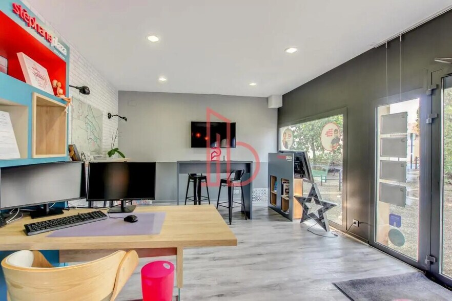Office in Bordeaux for lease - Interior Photo - Image 2 of 6