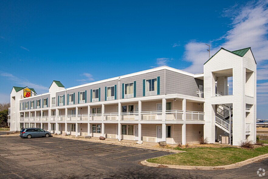4765 Hayes Rd, Madison, WI for sale - Building Photo - Image 1 of 1