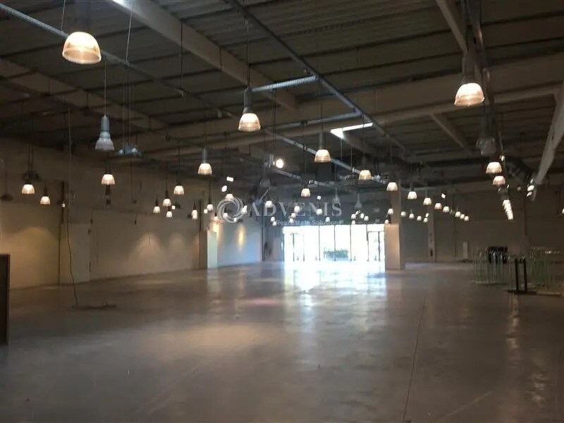 Retail in Maurepas for lease Interior Photo- Image 1 of 8