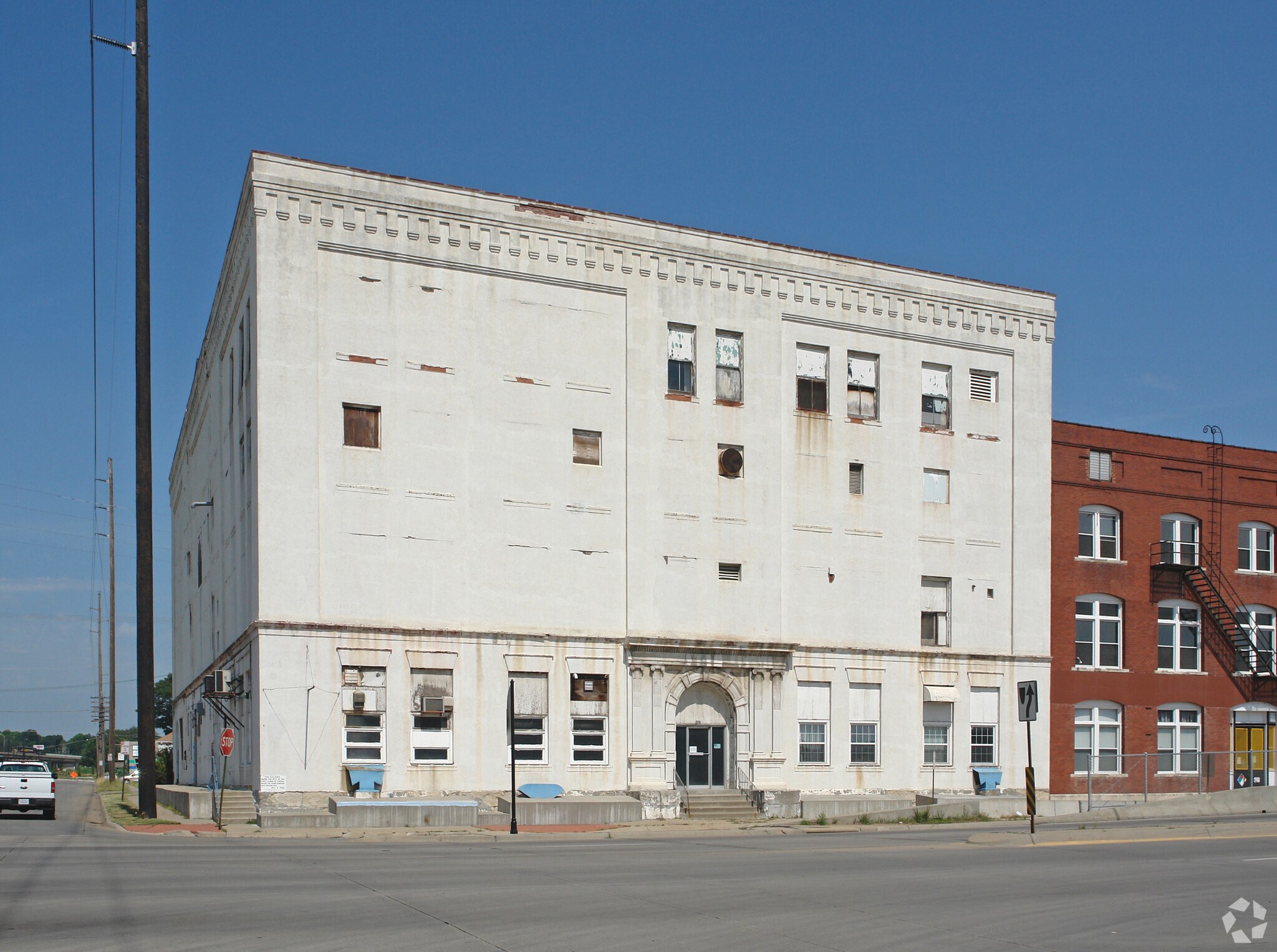 101 N Kansas Ave, Topeka, KS for sale Primary Photo- Image 1 of 1