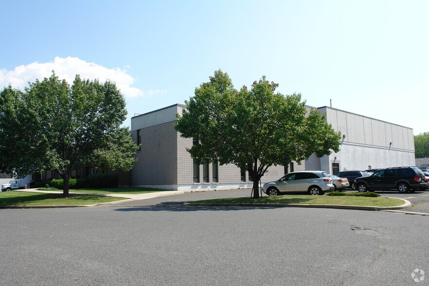 2131 Felver Ct, Rahway, NJ for sale - Primary Photo - Image 1 of 1