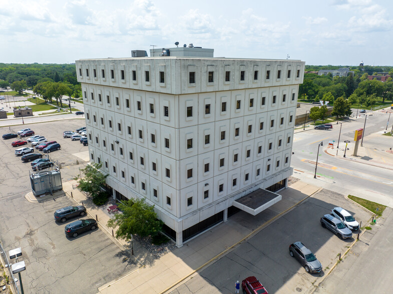 100 4th St S, Fargo, ND for sale - Building Photo - Image 1 of 1