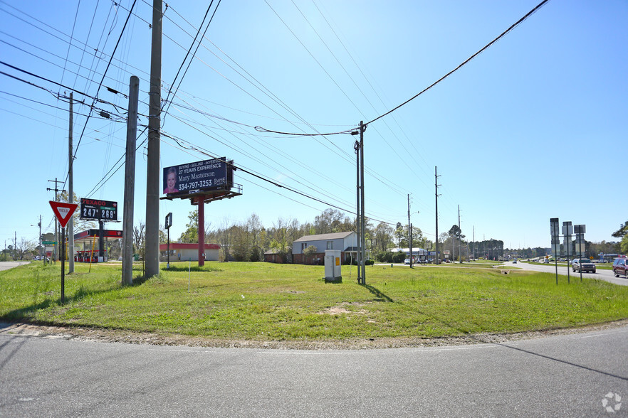 1717 Ross Clark Cir, Dothan, AL for sale - Primary Photo - Image 1 of 1