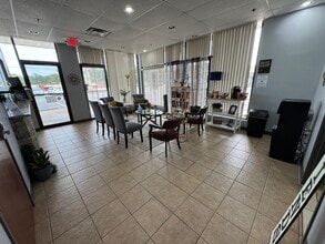 2001-2041 W Houston St, Broken Arrow, OK for lease Interior Photo- Image 2 of 7