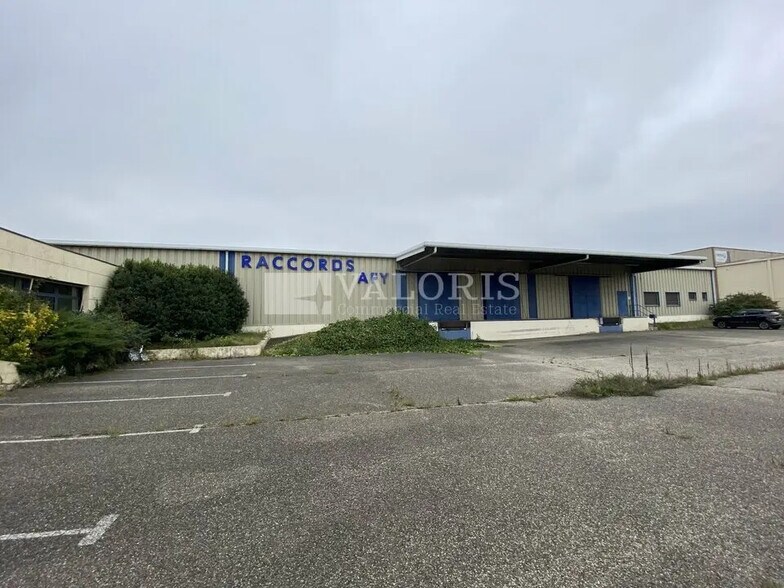 Flex in Saint-Quentin-Fallavier for sale - Building Photo - Image 2 of 12