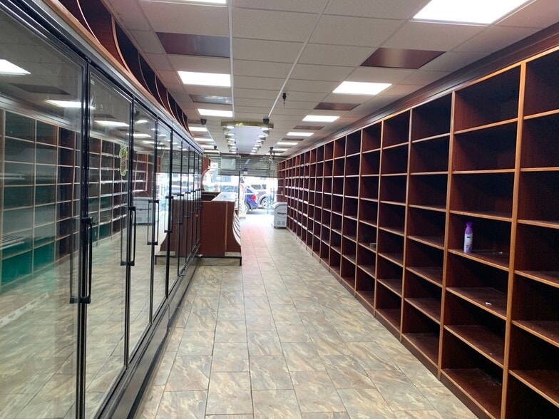 882 Dekalb Ave, Brooklyn, NY for lease - Building Photo - Image 2 of 8