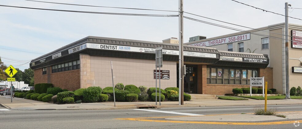 828 Hempstead Tpke, Franklin Square, NY for sale - Primary Photo - Image 1 of 1