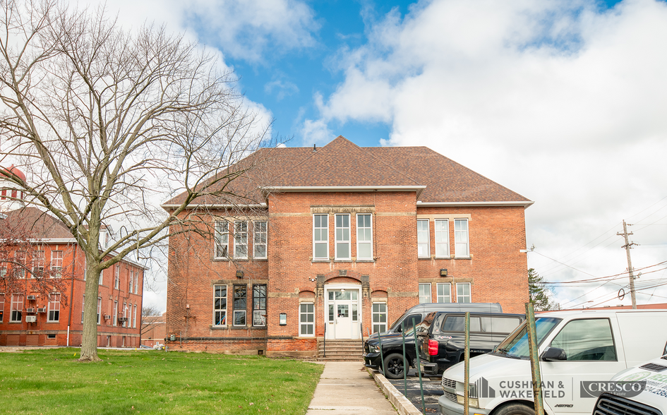 1456 Warren Rd, Lakewood, OH for lease - Building Photo - Image 1 of 6