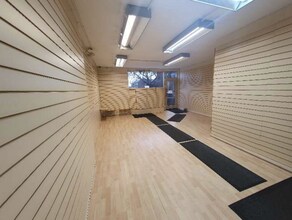 89 Lidget St, Huddersfield for lease Interior Photo- Image 1 of 2