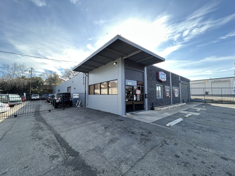 207 Kenroy Ln, Roseville, CA for sale - Building Photo - Image 2 of 8
