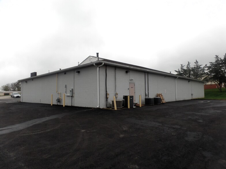 102 Harry Sauner Rd, Hillsboro, Oh 45133 - Retail For Lease 