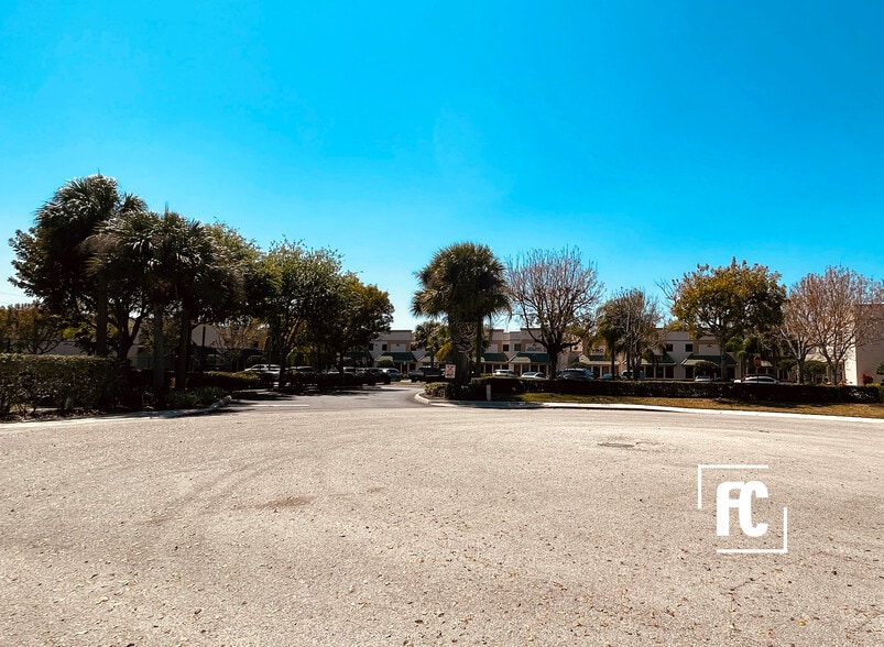 2662-2698 SE Willoughby Blvd, Stuart, FL for sale - Building Photo - Image 3 of 5