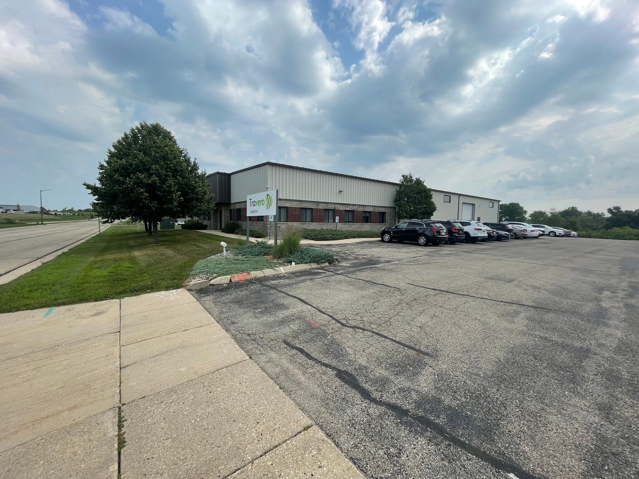 380 Business Park Cir, Stoughton, WI for lease Building Photo- Image 1 of 5
