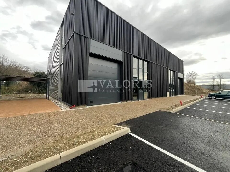 Flex in Trévoux for lease Building Photo- Image 1 of 20