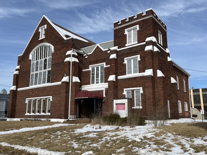 218 E Franklin St, Jackson, MI for sale - Primary Photo - Image 1 of 27