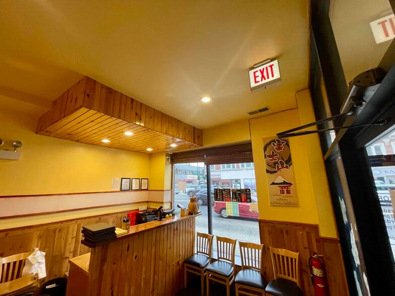 4750 N Western Ave, Chicago, IL for sale - Interior Photo - Image 2 of 17