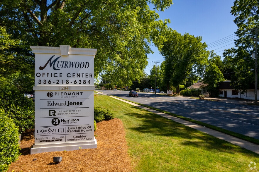 204 Muirs Chapel Rd, Greensboro, NC for lease - Building Photo - Image 3 of 27