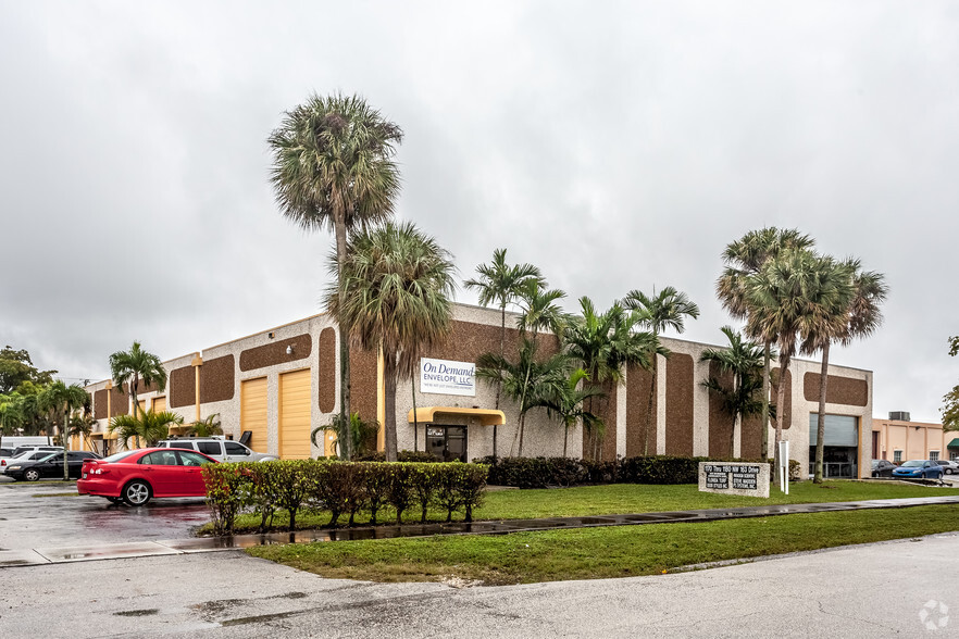 1170-1180 NW 163rd Dr, Miami, FL for lease - Building Photo - Image 1 of 3