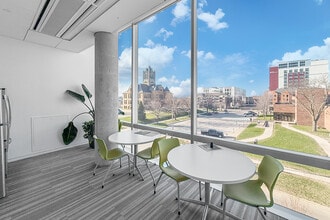 500 S Clinton St, Iowa City, IA for lease Building Photo- Image 2 of 4