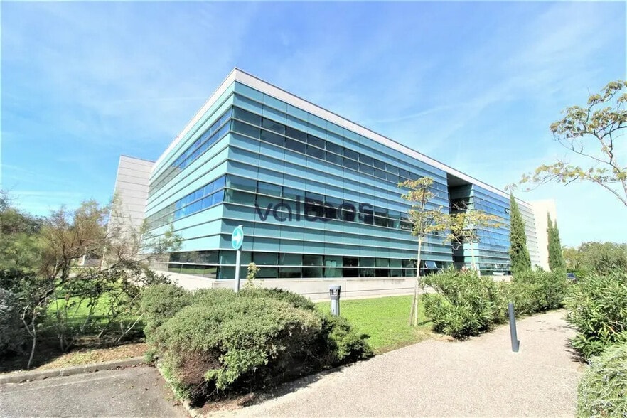 Office in Toulouse for lease - Building Photo - Image 1 of 18