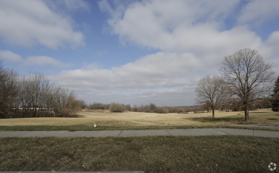 708 W Foxwood Dr, Raymore, MO for sale - Primary Photo - Image 1 of 2