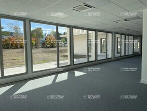 Office in Aix-en-Provence for lease Interior Photo- Image 1 of 7