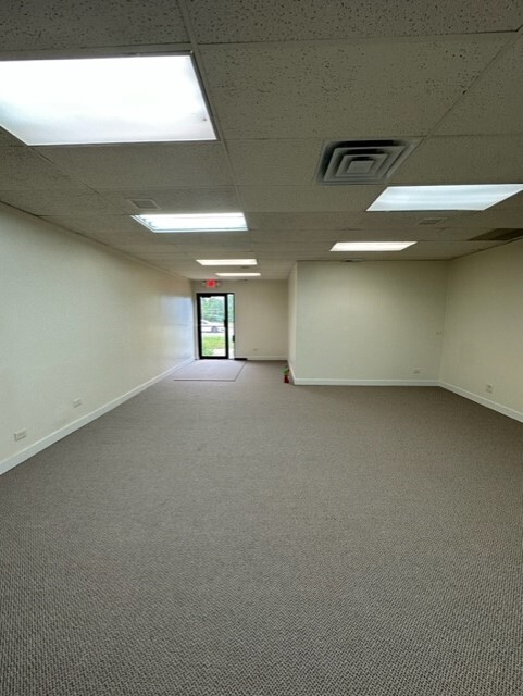 500-560 Zenith Dr, Glenview, IL for lease Interior Photo- Image 1 of 12