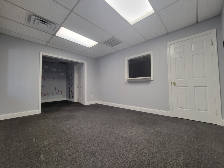 3217 Western Branch Blvd, Chesapeake, VA for lease - Building Photo - Image 3 of 19