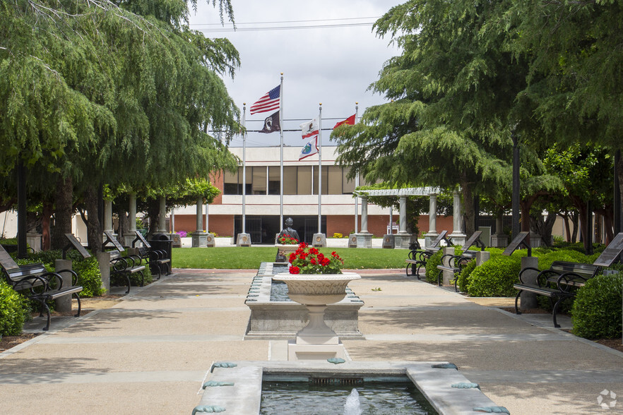 24303 Walnut St, Santa Clarita, CA for lease - Primary Photo - Image 2 of 5