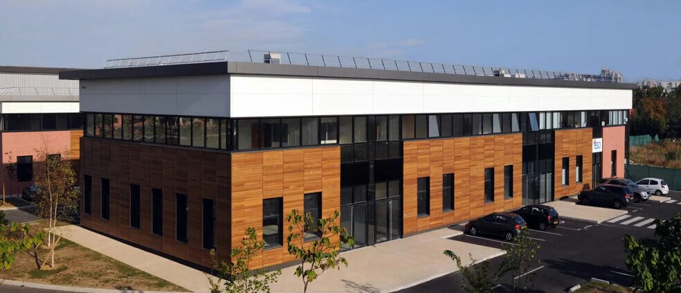 6 Rue Du Commandant D'estienne D'orves, Villeneuve-la-Garenne for lease - Building Photo - Image 1 of 6