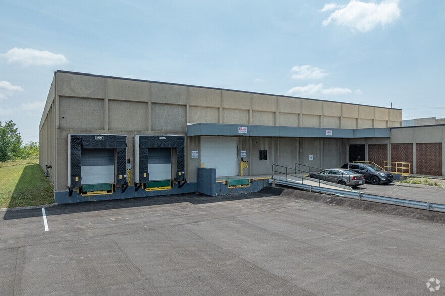 4741 Hinckley Ind Pky, Cleveland, OH for lease - Building Photo - Image 3 of 7