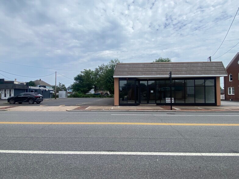 22 Rolfe Sq, Cranston, RI for sale - Building Photo - Image 1 of 1