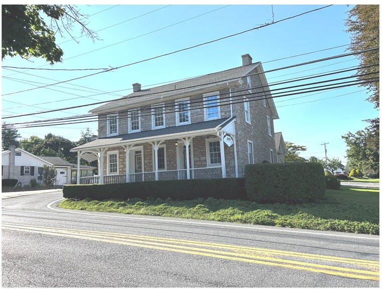 879 Fritztown Rd, Sinking Spring, PA for sale - Primary Photo - Image 1 of 27