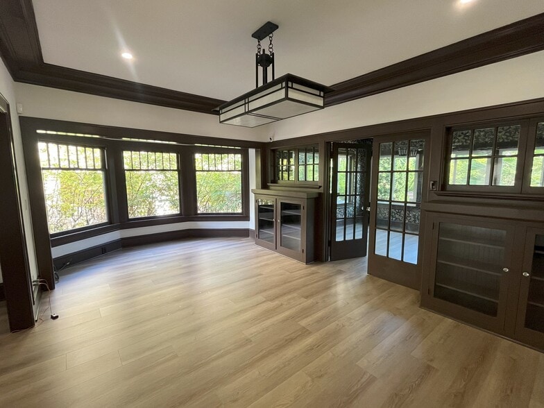 658 S Bronson Ave, Los Angeles, CA for lease - Building Photo - Image 3 of 22