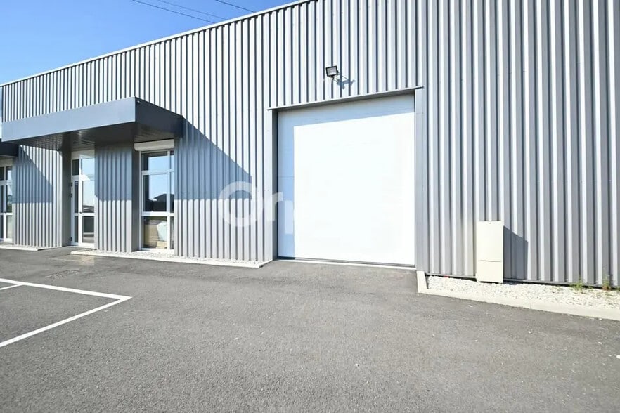 Flex in Grenay for lease - Building Photo - Image 1 of 13