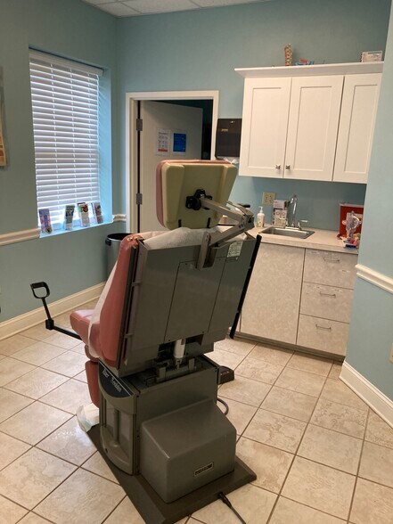 2013 Highland Ave, Knoxville, TN for lease - Interior Photo - Image 2 of 10