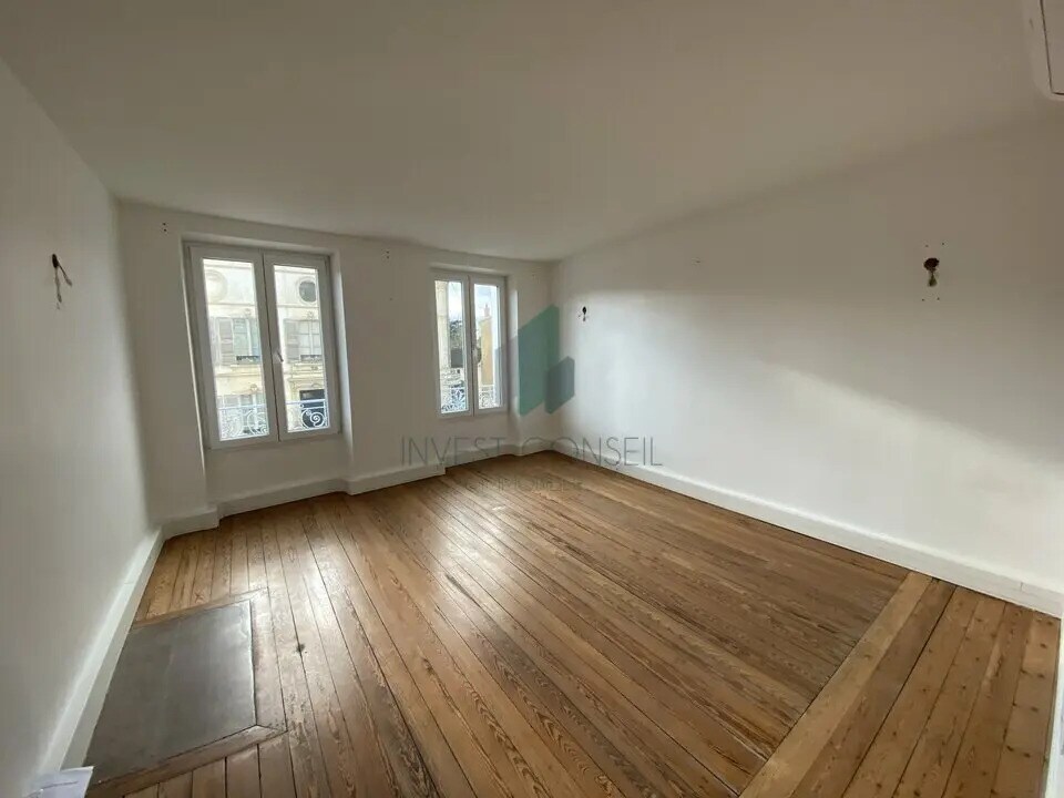 Flex in Vaux-sur-Seine for sale Building Photo- Image 1 of 10