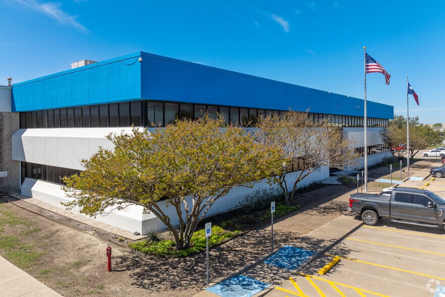 220 E Danieldale Rd, DeSoto, TX for sale - Primary Photo - Image 1 of 1